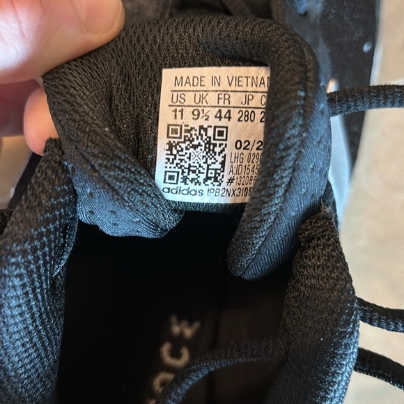 Adidas Tennis Shoes - Picture 9 of 9